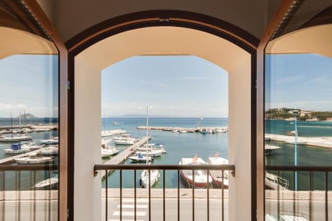 View (from property/room), Balcony/Terrace, Photo of the whole room