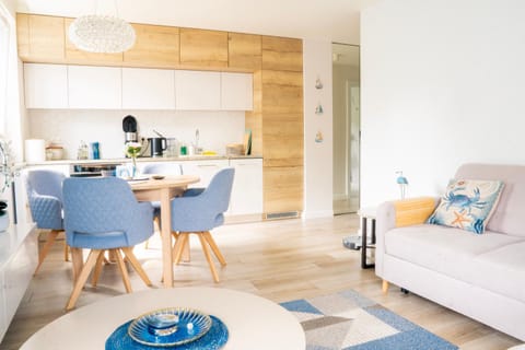 Bed, Kitchen or kitchenette, Seating area