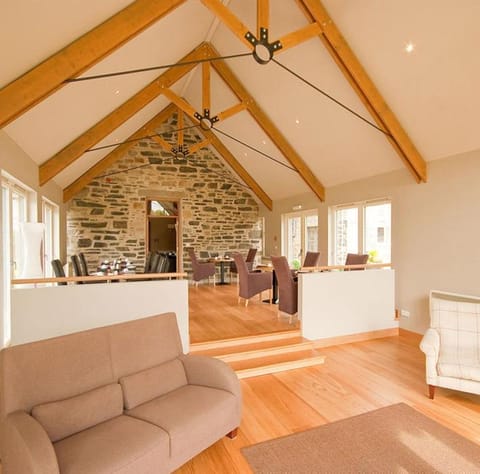 Seating area, Dining area