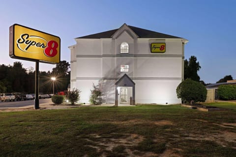 Super 8 by Wyndham Harbison/Parkridge Hospital Hotel in Columbia