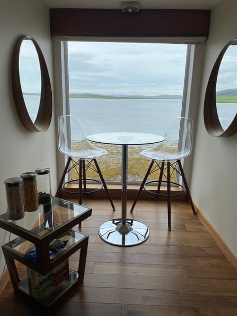 Seating area, Dining area, Sea view