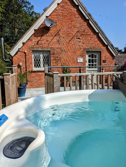 Day, Hot Tub