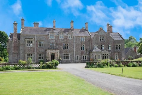 Property building, Day, Natural landscape, Landmark view