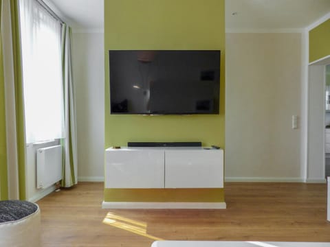 TV and multimedia, Living room, Business facilities, Seating area