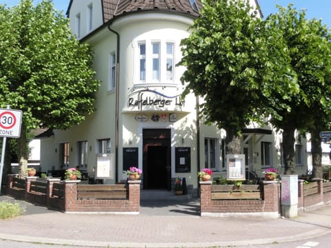 Facade/entrance, Bird's eye view