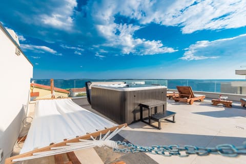 Balcony/Terrace, Evening entertainment, Sea view, sunbed