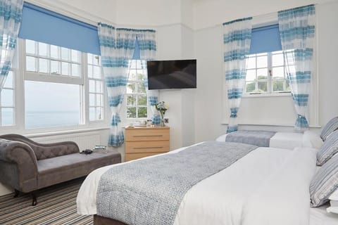 Bed, Photo of the whole room, Seating area, Bedroom, Sea view