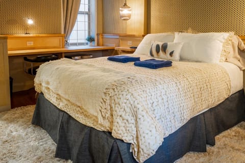 Bed, Photo of the whole room, towels