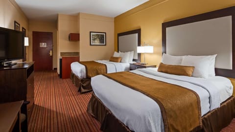 Best Western Plus Strawberry Inn & Suites Hotel in Knoxville