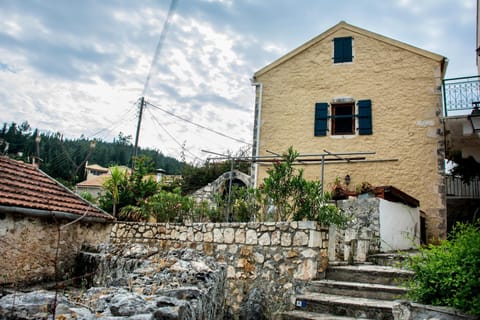 Property building, Day, Natural landscape