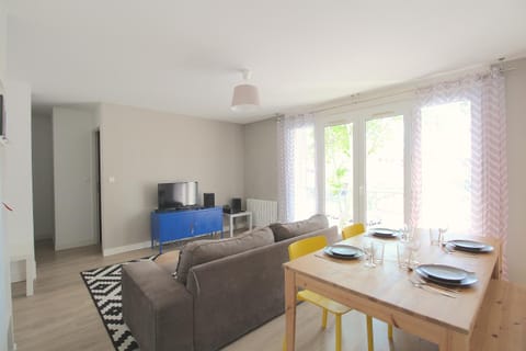 Living room, Dining area