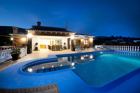 Patio, Facade/entrance, BBQ facilities, Garden, Swimming pool, Sunset