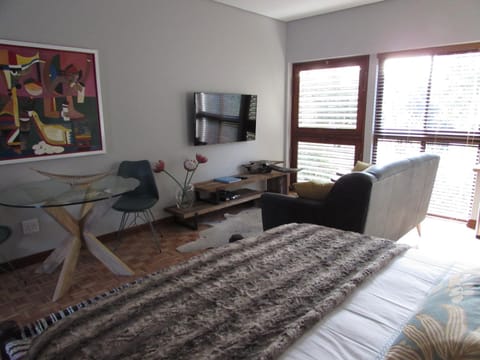 Live Like a Local: Studio 29 @ 25 Market street Apartment in Stellenbosch