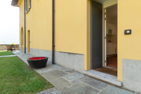 Facade/entrance, Garden