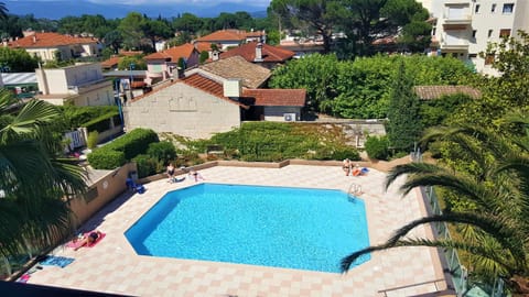 Somptueux deux pieces, entre mer & piscine ! House in Mandelieu-La Napoule