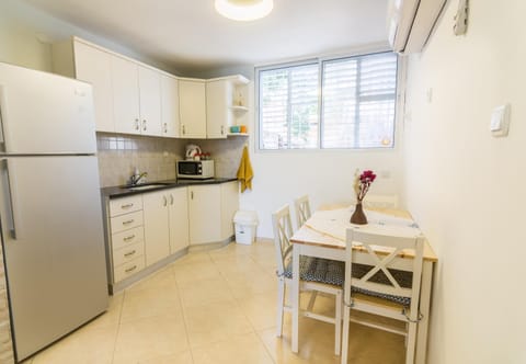 Day, Summer, Kitchen or kitchenette, Dining area, Communal kitchen, On site