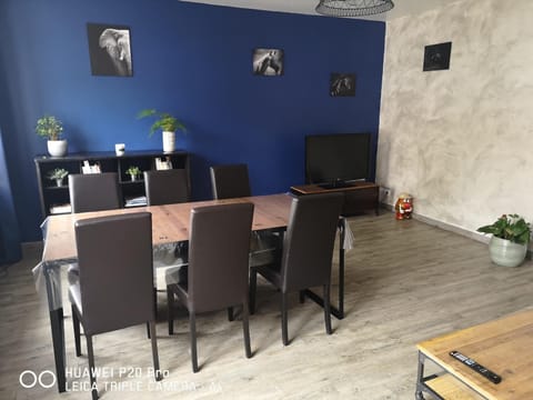 Property building, TV and multimedia, Living room