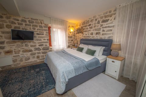 Antika Guesthouse Bed and Breakfast in Kotor