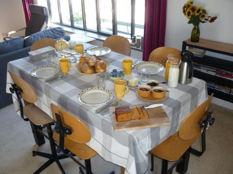 Workshop with shared pool for 2-6 in Semur en Auxois, Burgundy House in Bourgogne-Franche-Comté