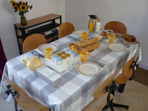 Workshop with shared pool for 2-6 in Semur en Auxois, Burgundy House in Bourgogne-Franche-Comté