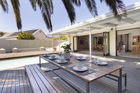 Vineyard Manor at 13 Vines by HostAgents House in Cape Town