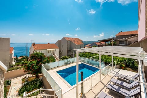 Villa with a swimming pool Eigentumswohnung in Mlini