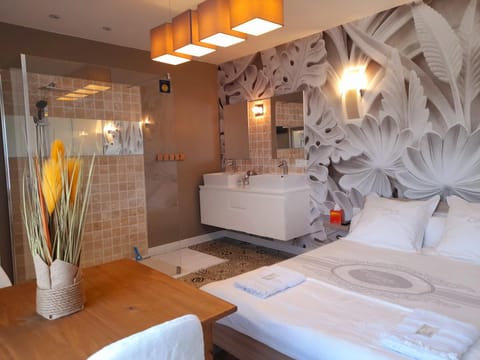 "Chez Lyly et Juju" Piscine&Sauna Calme 3chambres Vacation rental in Angers