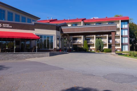 Hôtel Rive Gauche Hotel in Mont-Saint-Hilaire