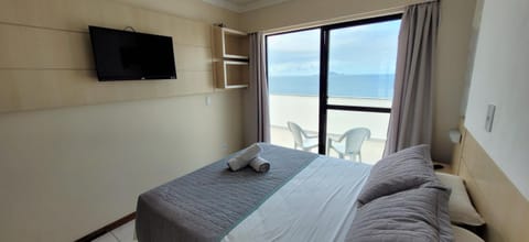 Bed, Natural landscape, TV and multimedia, View (from property/room), Balcony/Terrace, Photo of the whole room, Bedroom, Sea view