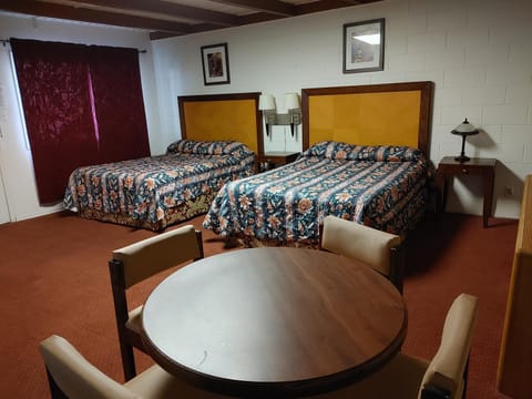Kootenay Country Inn Motel in Cranbrook