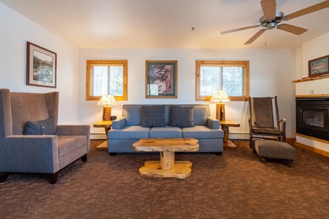 Red Wolf Lakeside Lodge Albergue natural in Tahoe Vista