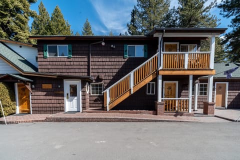 Red Wolf Lakeside Lodge Nature lodge in Tahoe Vista