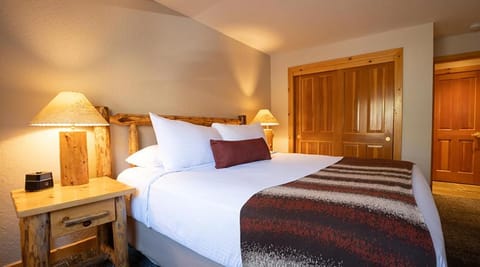 Red Wolf Lodge at Olympic Valley Albergue natural in Palisades Tahoe (Olympic Valley)