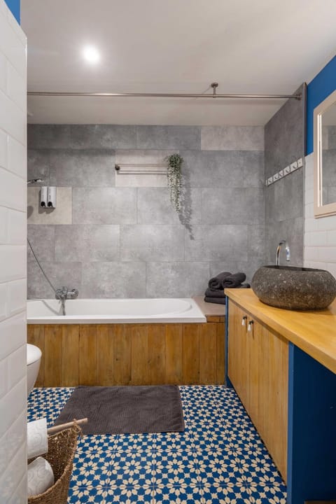 Bathroom, Bath, towels