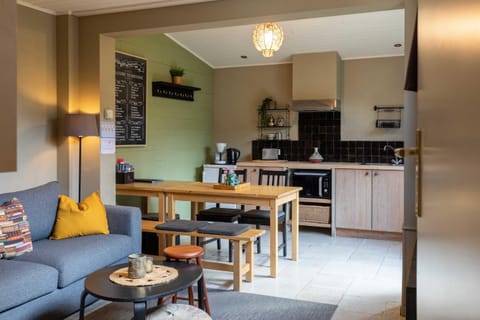 Coffee/tea facilities, Living room, Dining area, microwave, toaster