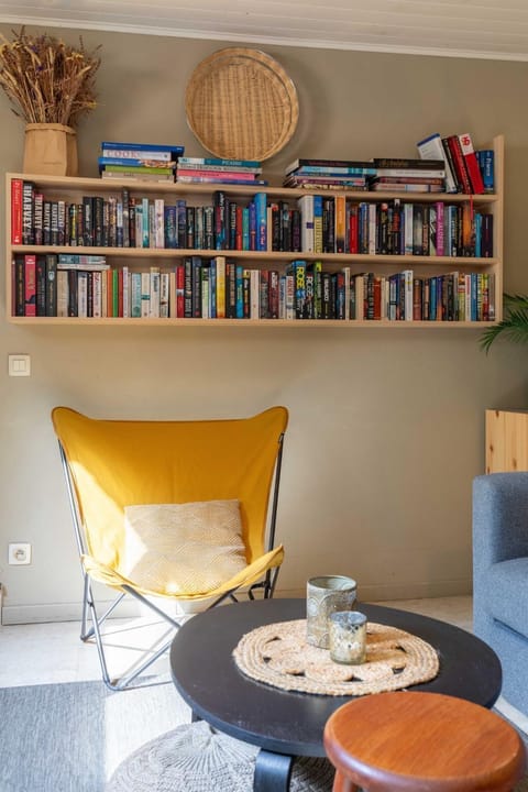 Library, Seating area