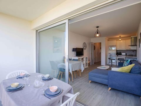 Appartement Cosy 3* avec Terrasse, Piscine et Parking Privé à 10 min de la Plage d’Erromardie - FR-1-4-524 Apartment in Saint-Jean-de-Luz