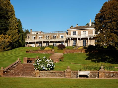 Facade/entrance, Garden