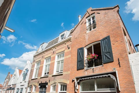 Property building, Day