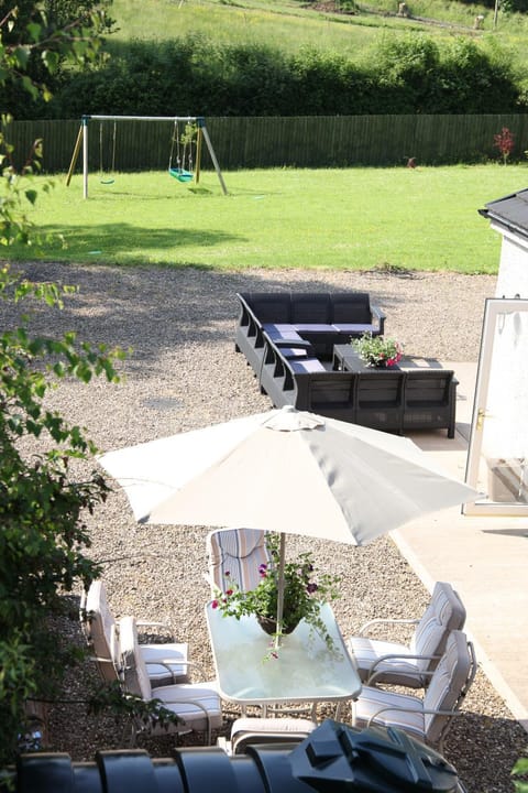 Property building, Patio, BBQ facilities, Garden, Seating area, Dining area