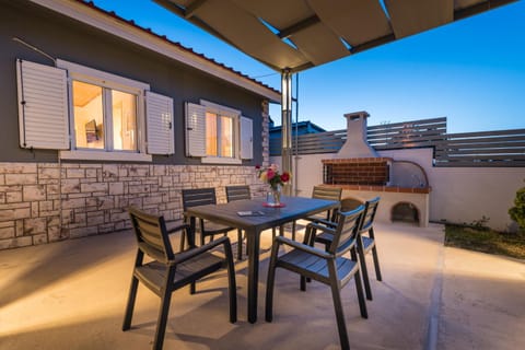 BBQ facilities, Dining area