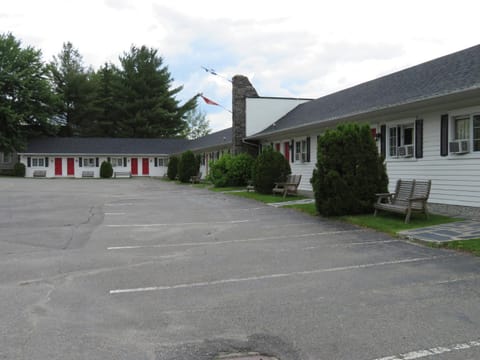 La Paysanne Motel & Hotel Motel in Sherbrooke