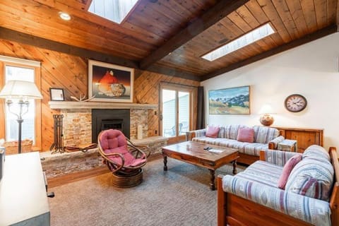 Townhome with Covered Parking Space & Fireplace Haus in Vail