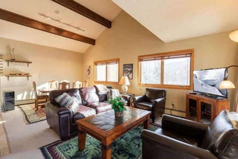 Condo with Pool & Hot Tubs, Free Shuttle Condominio in Vail