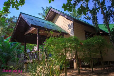 Seetanu Bungalows Resort in Ko Pha-ngan Sub-district