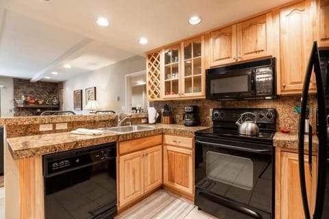 Condo with Outdoor Heated Pool and Free WiFi Apartamento in Vail