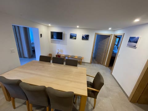 TV and multimedia, Living room, Seating area, Dining area, Evening entertainment