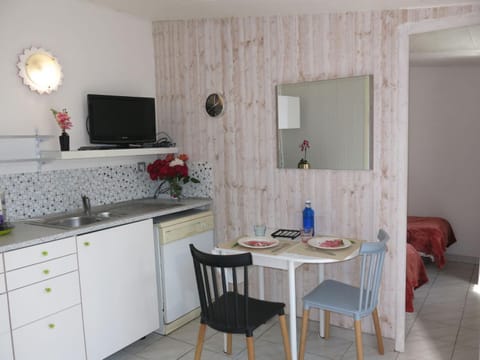 Holiday Home Roses Tremières by Interhome Maison in Talmont-Saint-Hilaire