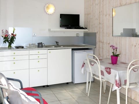 Holiday Home Roses Tremières - TSH112 by Interhome Haus in Talmont-Saint-Hilaire
