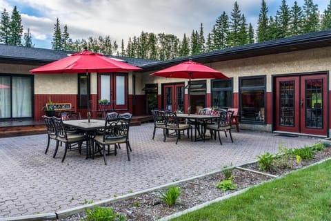 Rustlers Lodge Bed and breakfast in Clearwater County